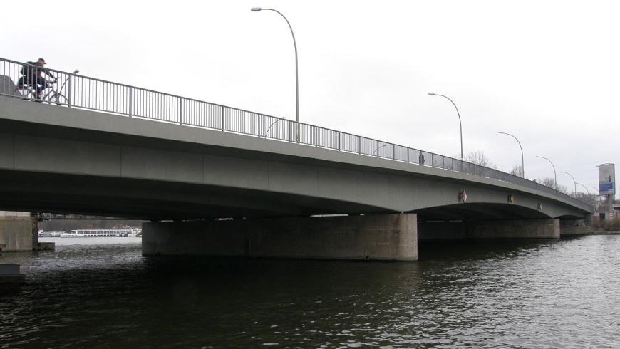 Elsenbrücke über die Spree in Treptow