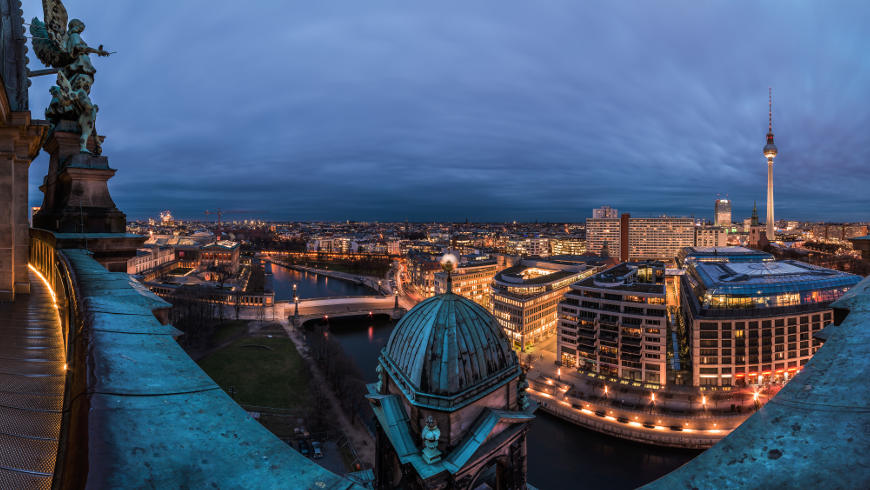 Berliner Dom bei Nacht - 180° Kuppelblick