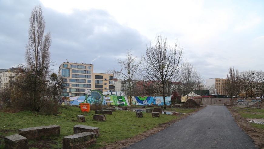 Bauzaun und Umfahrung im Mauerpark