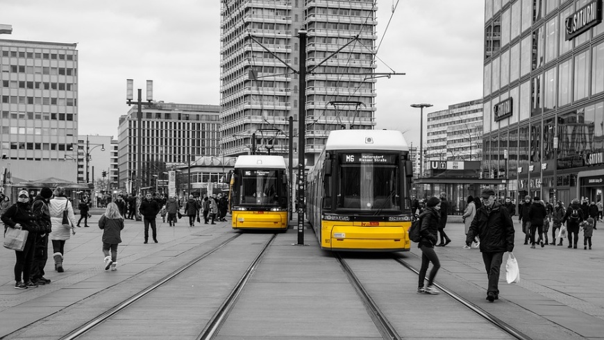 Straßenbahnen auf dem Alexanderplatz