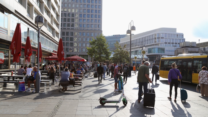 Hardenbergplatz mit e-Scooter