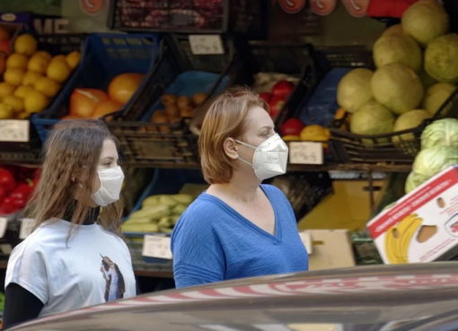 Mund-Nase-Masken gehören nun auf lange Zeit zum Straßenbild in Berlin