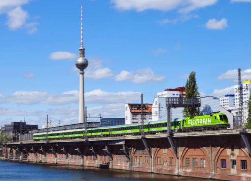 Flix Train auf der Stadtbahn - Foto: © Flix Train