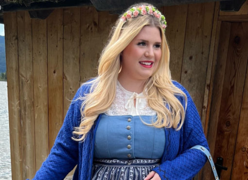 Nadine Estermann trägt sheego Dirndl Look